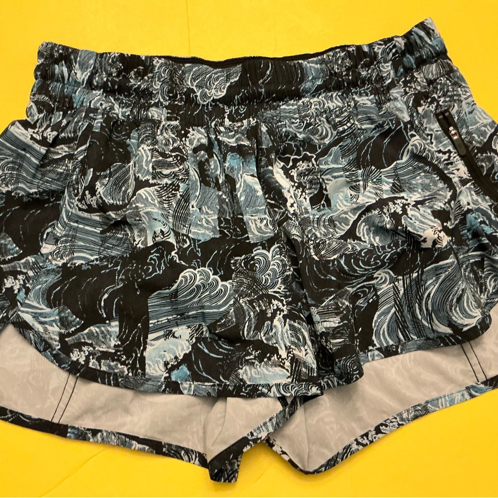 Lululemon Tracker Short V Eternal Wave Starlight Black sz 12 - Picture 3 of 7